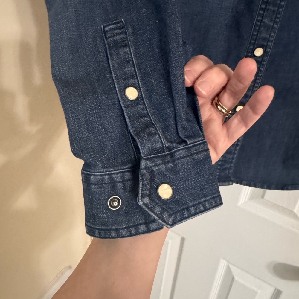 Duluth Trading Co Women’s Denim Pearl Snap Shirt Size Small - Picture 5 of 12
